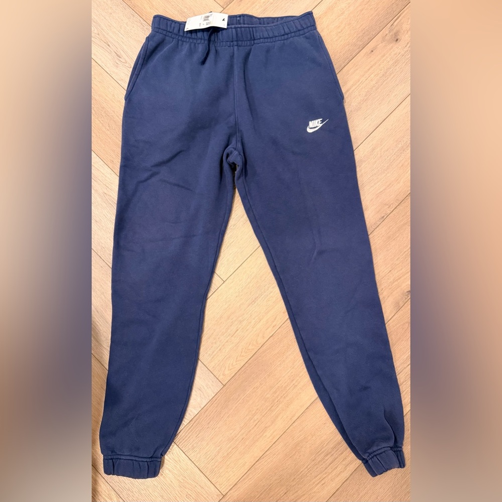 Nike men’s Medium Navy Jogger Pants - Picture 2 of 5